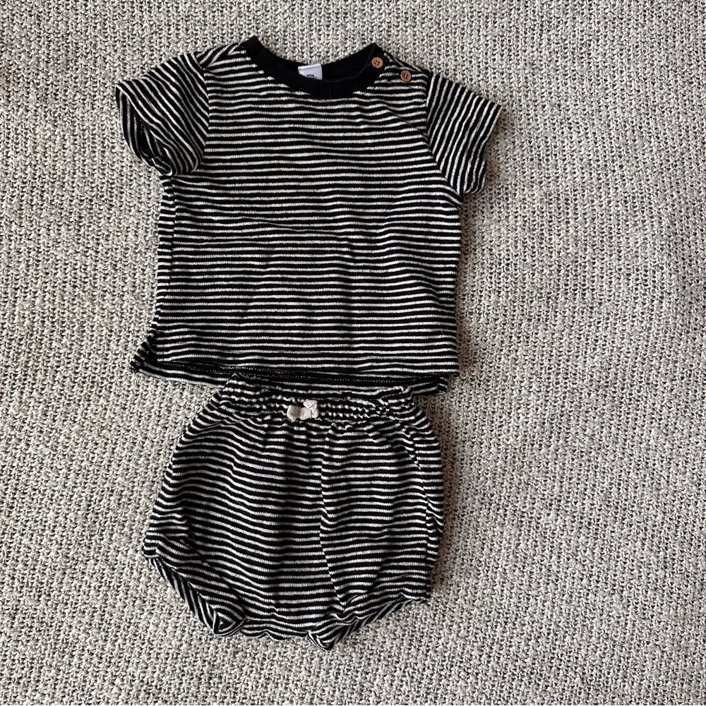 Old Navy Black and White Striped Baby Set